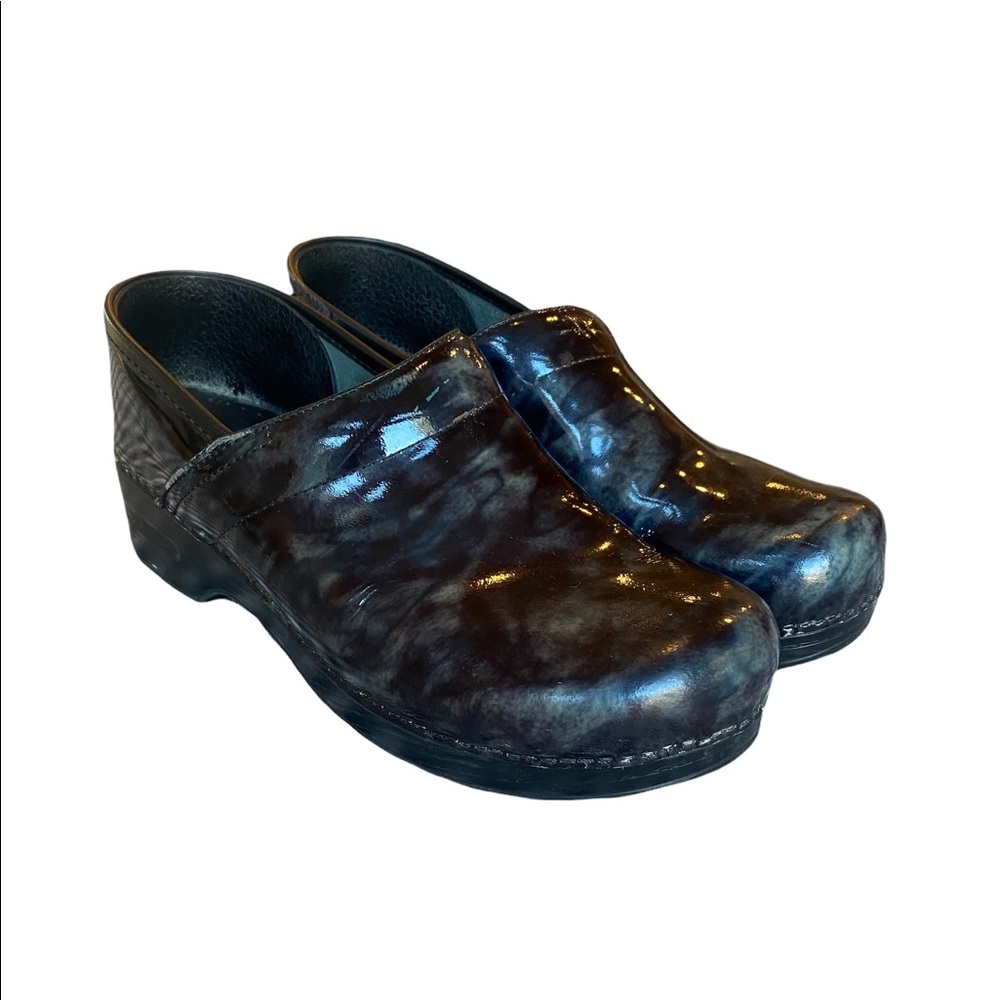 Dansko patent shiny women nursing clogs size 42 (11.5)